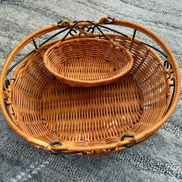 Basket Serving Set - Picture 3 of 3
